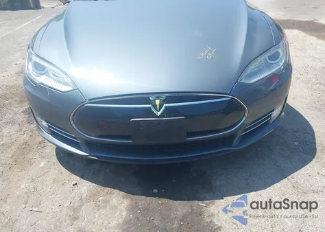2013 Tesla Model S из США, поврежденный, VIN 5YJSA1AG5DFP09747